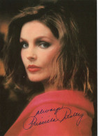 PHOTO GRAND FORMAT 1 - ENV 1 - CINEMA - PHOTO DEDICACEE DE L'ACTRICE AMERICAINE PRISCILLA PRESLEY - Signed Photographs