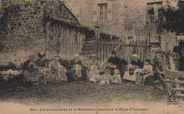 YSSINGEAUX LES DENTELLIERES DE LA HAUTE LOIRE COSTUMES DE LA REGION CPA BON ETAT - Yssingeaux