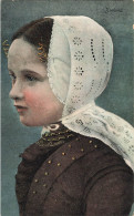 FANTAISIES - Une Fille Avec Un Voile Sur La Tête - Colorisé - Carte Postale Ancienne - Femmes