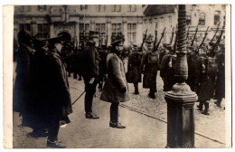 CPA  1914-1918 Belgique - Revue Militaire Devant Albert 1er De Belgique - War 1914-18