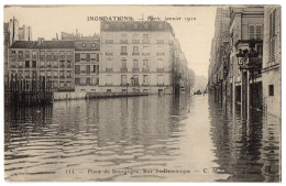 CPA 75 - PARIS - INONDATIONS, Janvier 1910 - 114. Place De Bourgogne, Rue Saint-Dominique - C. M. - Alluvioni Del 1910