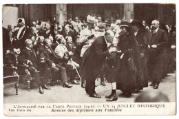CPA Actualité - Un 14 Juillet Historique - Remise Des Diplômes Aux Familles - War 1914-18