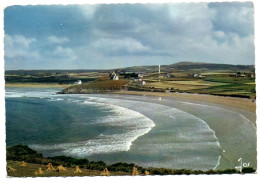 CPM GF 29 - PLOMODIERN (Finistère) - MX 166. La Plage De Porz Ar Vag, Dans Le Fond Le Menez Hom - Plomodiern