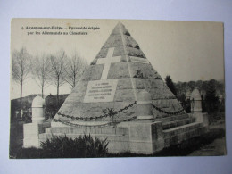 Cpa...Avesnes-sur-Helpe...(nord)...pyramide érigée Par Les Allemands Au Cimetière... - Avesnes Sur Helpe