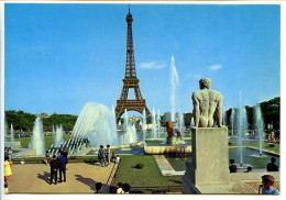 CPSM  10.5 X 15 PARIS  La Tour Eiffel Et Les Jets D'eau Du Trocadéro - Eiffeltoren