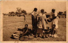 PC MALI MORIBABOUGOU UNE COIN DU MARCHÉ ETHNIC TYPES (a53775) - Malí