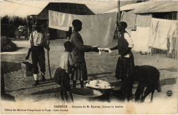 PC ZAMBIA GARCONS DE M. REUTTER DAISANT LA LESSIVE ETHNIC TYPES (a53513) - Zambia