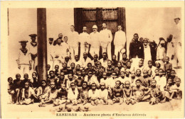 PC ZANZIBAR ESCLAVES DÉLIVRÉS SLAVERY MISSIONARIES (a53343) - Tanzania