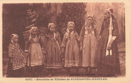 FOLKLORE - Costumes - Brochette De Fillettes De Plougastel-Daoulas - Carte Postale Ancienne - Kostums