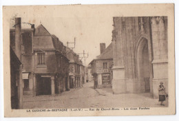 CPA 35 - LA GUERCHE DE BRETAGNE (Ille Et Vilaine) - Rue Du Cheval-Blanc. Les Vieux Porches - La Guerche-de-Bretagne