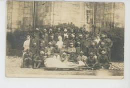 GUERRE 1914-18 - Carte Photo Officiers & Infirmières Posant Avec Tirailleurs Sénégalais Blessés En Convalescence En 1917 - Guerre 1914-18