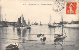 17-LA ROCHELLE-SORTIE DE BARQUES-N°6027-F/0391 - La Rochelle