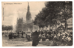 CPA 56 - SAINTE ANNE D'AURAY (Morbihan) - 5004. Les Paysans Mangeant Sur L'herbe Le Jour Du Grand Pardon - Ed. Waron - Sainte Anne D'Auray