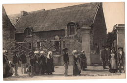 CPA 56 - SAINTE ANNE D'AURAY (Morbihan) - 6193. Maison Du Pieux Nicolazic (animée). Ed. Villard - Sainte Anne D'Auray