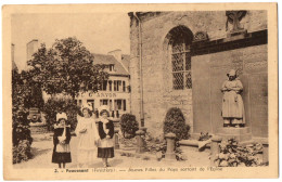 CPSM PF 29 - FOUESNANT (Finistère) - 2. Jeunes Filles Du Pays Sortant De L'Eglise - Fouesnant