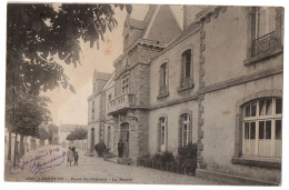 CPA 29 - LESNEVEN (Finistère) - 636. Place Du Château. La Mairie - Dos Non Divisé - Ed. Villard - Lesneven