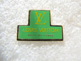 PIN'S   LOUIS  VUITTON  MALLETIER A PARIS - Markennamen