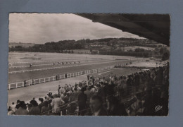 CPSM Dentelée - 14 - Deauville - La Plage Fleurie - Le Champ De Courses De Clairefontaine - Animée - Circulée En 1953 - Dives