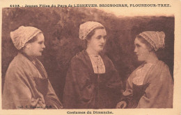 FOLKLORE - Costumes Du Dimanche - Jeunes Filles Du Pays De Lesneven - Brignognan -Plouneour-Trez- Carte Postale Ancienne - Trachten