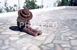 4 SLIDES SET 1974 BOY BOYS GARÇON PORTUGAL ORIGINAL AMATEUR 35mm DIAPOSITIVE SLIDE Not PHOTO No FOTO NB4063 - Diapositives (slides)