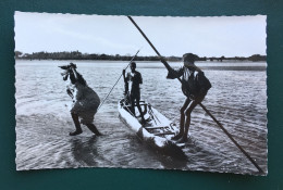 Descente De Pirogue, Ed Carnaud, N° 21 - Senegal