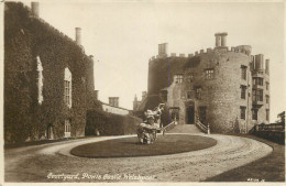 British Castles Architecture Powis Castle Welshpool Courtyard - Castillos