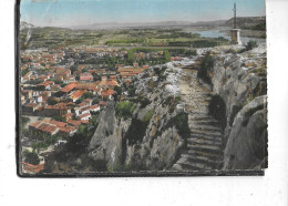 84- CAVAILLON- Une Vue Du VILLAGE Et De La MONTEE Du CALVAIRE - Cavaillon