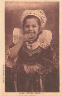 FOLKLORE - Costumes - Petite Fille - Carte Postale Ancienne - Vestuarios