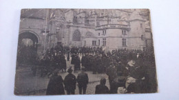 Carte Postale Ancienne ( AA8 ) De Moulins , La Manifestation , Devant La Cathédrale - Moulins