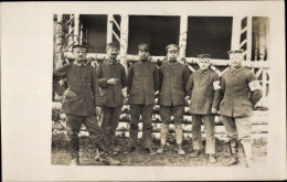 Photo CPA Deutsche Soldaten In Uniformen, Gruppenbild, Kaiserzeit, 1918 - Otros & Sin Clasificación