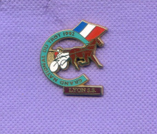 Superbe Pins Cheval Course Hippique Gnt 1992 Lyon Ss Zamac Starpins I626 - Other & Unclassified