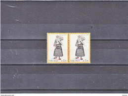 GRECE 1972 COSTUMES I PAIRE Se Tenant Yvert 1076-1076A NEUF** MNH Cote : 10,20 Euros - Ungebraucht