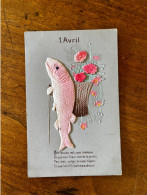 1er Avril Poisson D'avril * CPA Illustrateur Gaufrée Embossed RELIEF * Poisson Humanisé Canne Fleurs Flowers * 1ER AVRIL - April Fool's Day