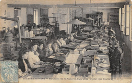 CPA 63 ST GERMAIN L'HERM MANUFACTURES DE PAPIERS A CIGARETTES ATELIER DES OUVRIERES - Sonstige & Ohne Zuordnung