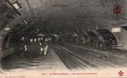 PARIS-Le Métropolitain-Une Station Souterraine - Coll FF 780 - Metro, Stations