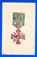 Timbres-07P57 Croix Fabriquée Avec Des Timbres Français Et Américains, Cpa BE - Sellos (representaciones)