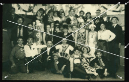 Orig. Foto AK 20er Jahre Hübsche Jungs + Mädchen Teenager Karneval Group Of Sweet Young Boys & Girls Carnival Costume - Anonymous Persons