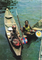 AFRIQUE EN COULEURS - Jeune Homme En Pirogue - Carte Postale - Zonder Classificatie