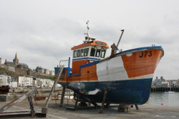 Photo-carte Chalutier De Jersey En Carénage "Heritage J73" Granville - Normandie - Channel Islands - Visvangst