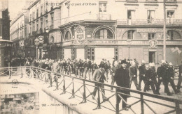 Nantes * Rue Et Pont D'orléans * Passage De Troupes ? Défilé Pompiers - Nantes