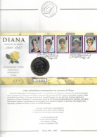 Lady Diana Avec Sa Pièce Commémorative - Familias Reales