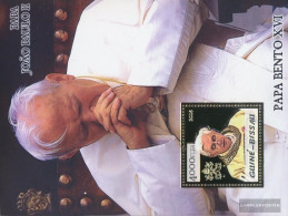 Guinea-Bissau Miniature Sheet 504 (complete. Issue) Unmounted Mint / Never Hinged 2005 Pope Benedikt + Johannes Paul II. - Guinée-Bissau