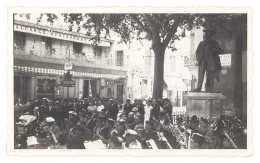 Photo Arles Place Du Forum , Fanfare - Lieux