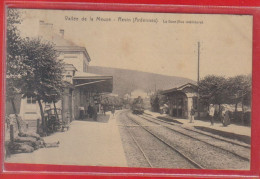 Carte Postale 08. Revin  La Gare  Train Vapeur  Très Beau Plan - Revin