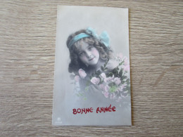 CPA PHOTO BONNE ANNEE GRETA REINWALD FLEURS RUBAN CHEVEUX - Abbildungen