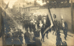 CARTE PHOTO DEFILE MILITAIRE A IDENTIFIER - Photographs