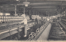 CPA (  Metiers ) La Fabrication Du Tissu Les Metiers A Filer  (b.bur Theme) - Industry