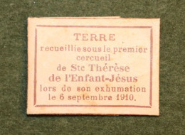 Relique - Terre Recueillie Sous Le Premier Cercueil De Sainte Thérèse Lors De Son Exhumation En 1910  - Relic - Religione & Esoterismo