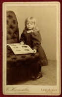 CDV Sweet Young Girl With Photo Album By C. Hirsmüller, Emmedingen, Germany - Ancianas (antes De 1900)