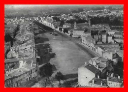 CPSM/gf (33) LIBOURNE. Vue Aérienne De La Place Decazes Et Allées De La République.*7986 - Libourne